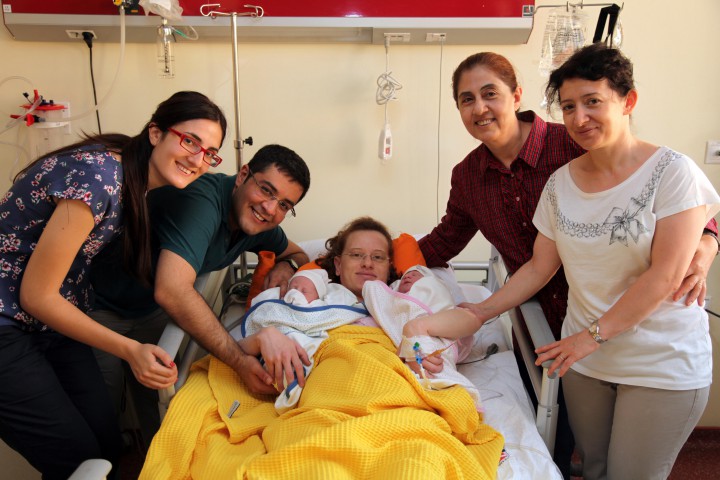 346 - REKTÖR COŞKUN'UN İKİZ TORUN MUTLULUĞU (1)