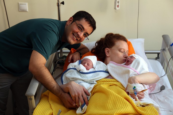 346 - REKTÖR COŞKUN'UN İKİZ TORUN MUTLULUĞU (2)