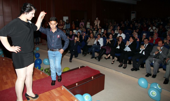 Hayallerindeki Ayakkabıları Giydiler (4)