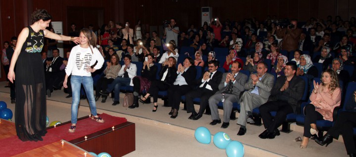 Hayallerindeki Ayakkabıları Giydiler (9)