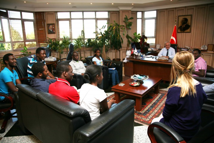 Afrikalı Öğrenciler Birliği’nden Rektör Coşkuna Ziyaret (4)