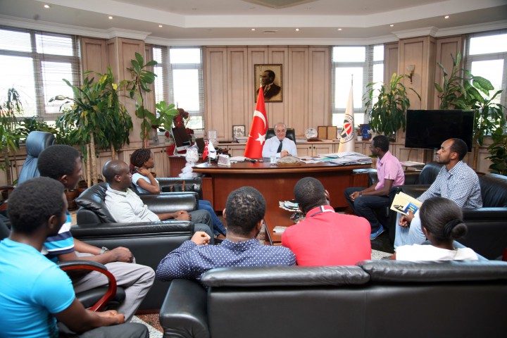 Afrikalı Öğrenciler Birliği’nden Rektör Coşkuna Ziyaret (5)