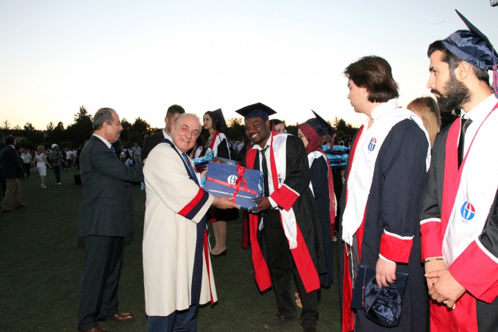 GAÜN_DE MEZUNİYET ŞÖLENİ - (Rektör Diploma_)