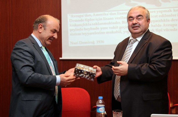 Halil Tokel - Hediye Takdimi