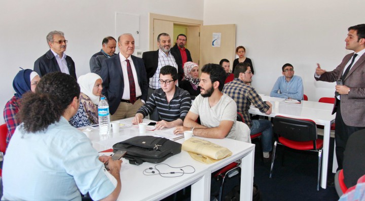 Türk ve Suriyeli gençlere girişimcilik eğitimi veriliyor