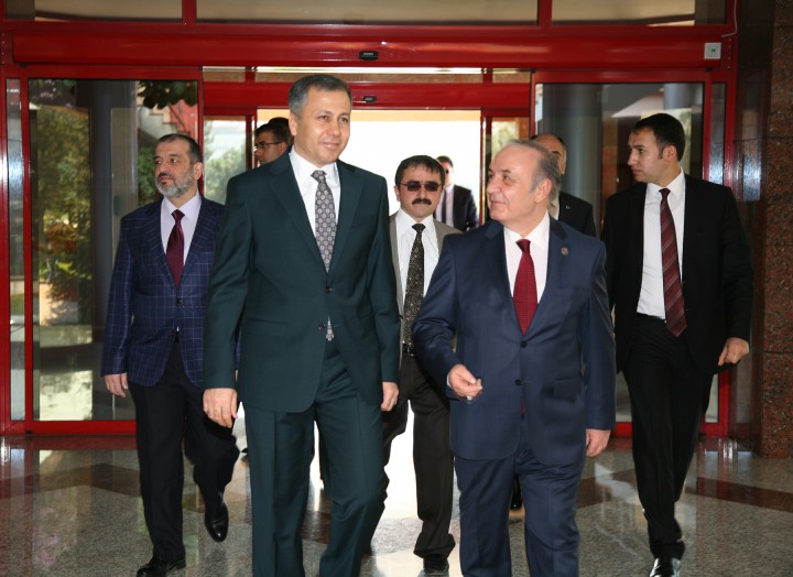 Vali Yerlikaya Rektör Prof. Dr. Yavuz Coşkun’u ziyaret etti - (6)