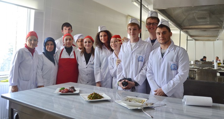 Yabancı Öğrenciler - Yemek (2)