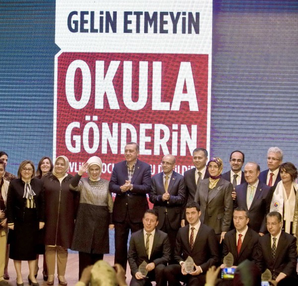 Cumhurbaşkanı Erdoğan’dan Rektör Coşkun’a eğitime destek plaketi (3)