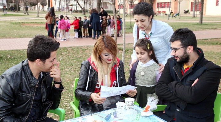 Minikler dileklerini üniversiteli abi ablalarıyla paylaştı-2