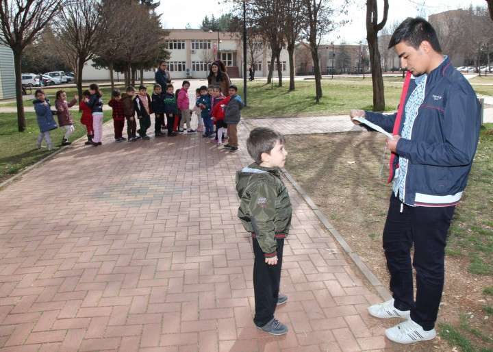 Minikler dileklerini üniversiteli abi ablalarıyla paylaştı-4