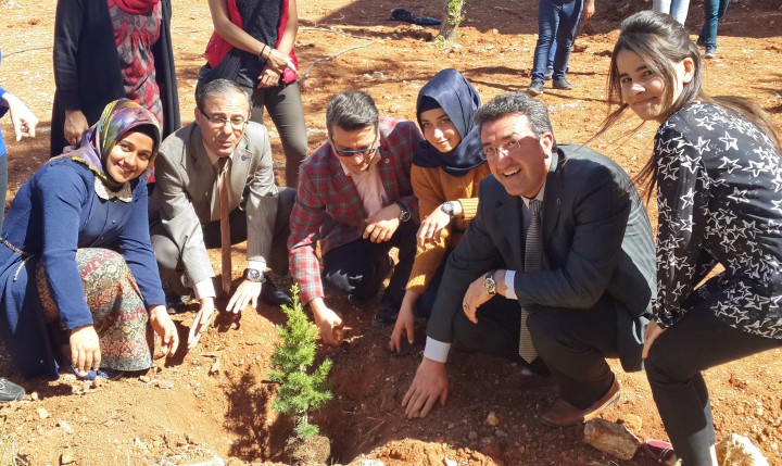 Sosyal Bilimler MYO Öğrencilerinden Ağaç Dikimi Etkinliği (1)