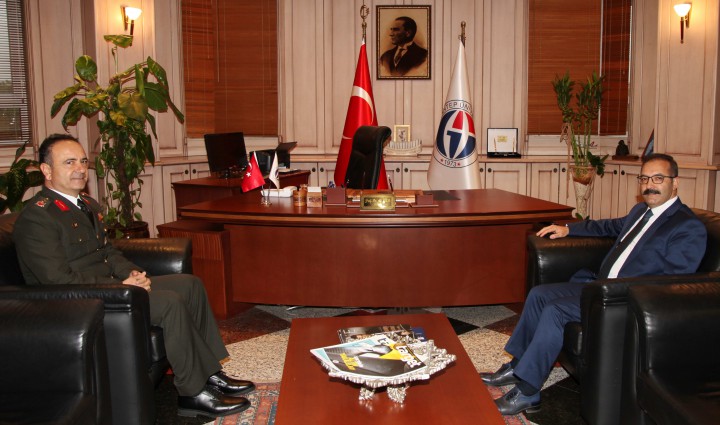 Rektör Gür’e ‘ En Paşa’ plaket - (3)