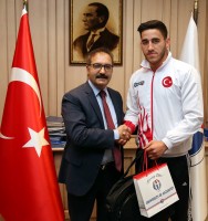 Rektör Gür şampiyon sporcuları kutladı - (03)
