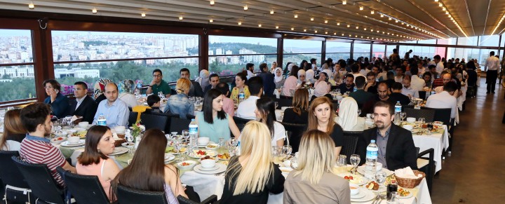 GAÜN'DE ULUSLARARSI ÖĞRENCİLER İFTAR YEMEĞİNDE BİR ARAYA GELDİ - (3)