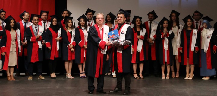 GAÜN’DE 65 DİŞ HEKİMİ MEZUNİYET COŞKUSU YAŞADI-8