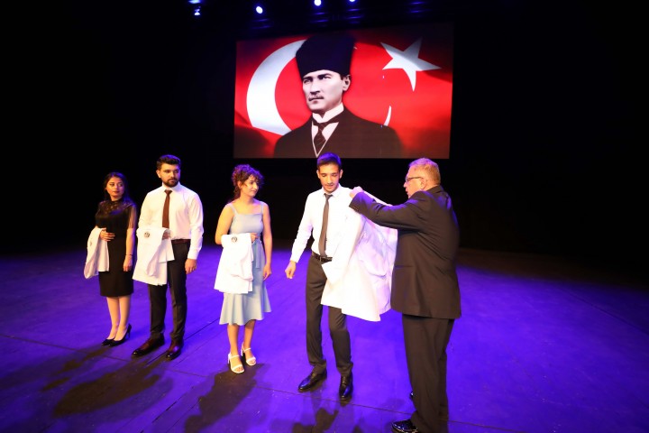 Hekim adayları beyaz önlük giydi - (02)