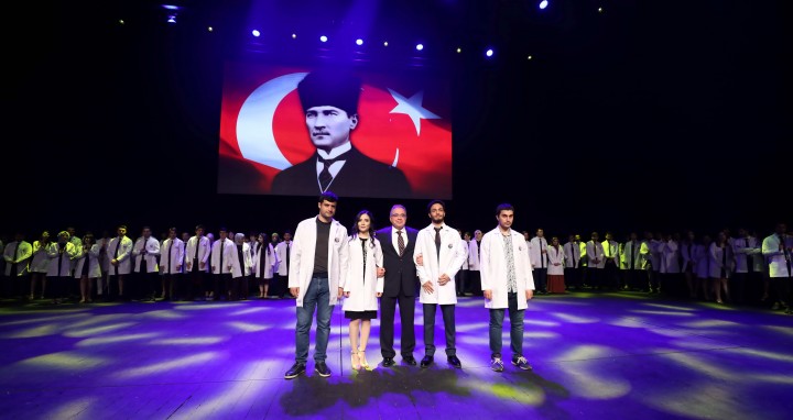 Hekim adayları beyaz önlük giydi - (2)