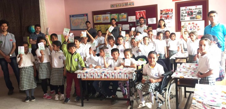 ORET ÜYELERİ KÖY OKULUNDA MİNİKLERLE BULUŞTU - (1)