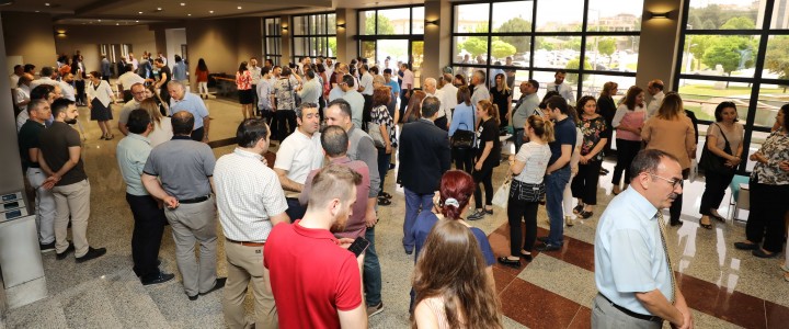 REKTÖR PROF. DR. GÜR AKADEMİK VE İDARİ PERSONELLE BAYRAMLAŞTI - (2)