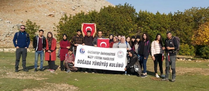 DOĞADA YÜRÜYÜŞ TOPLULUĞU ÜYELERİ ÖĞRETMENLER GÜNÜ İÇİN YÜRÜDÜ-1