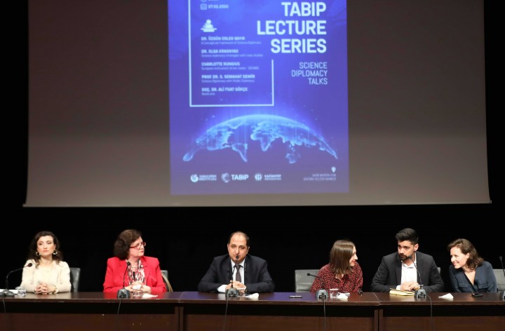 GAÜN’DE Bilim Diplomasisi Paneline Yoğun İlgi-2