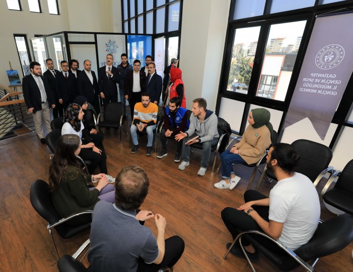 GAÜN’DE COŞKULU ULUSLARARASI KİTAP KAHVE AÇILIŞI-2