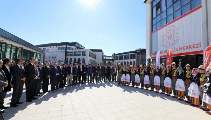 GAÜN’DE COŞKULU ULUSLARARASI KİTAP KAHVE AÇILIŞI-4