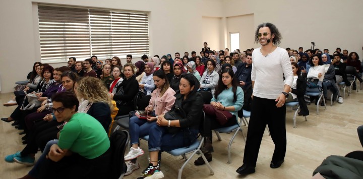 GÜLÜMSEMEK MUTLULUK VE BAŞARI GETİRİR - (1)