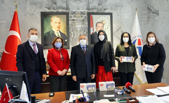 SAĞLIK ÇALIŞANLARINA 200 ANTİVİRAL MASKE-1