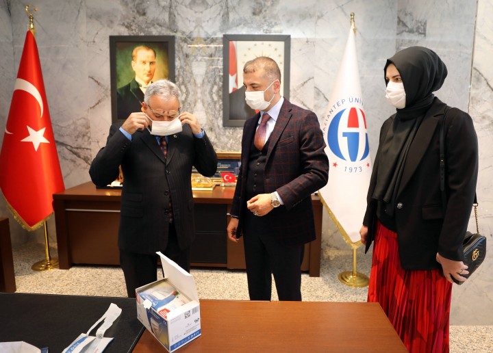 SAĞLIK ÇALIŞANLARINA 200 ANTİVİRAL MASKE-2