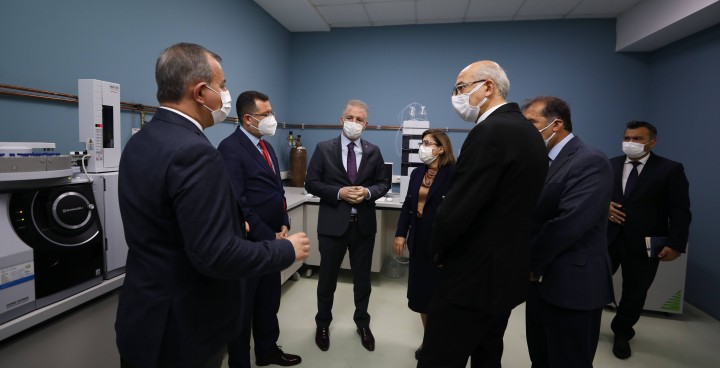 VALİ GÜL’DEN AYAKKABI LABORATUVARINA ÖVGÜ-2