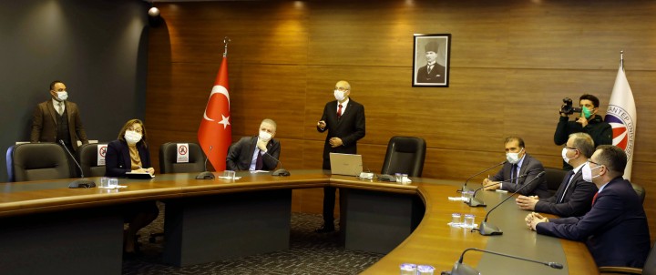 VALİ GÜL’DEN AYAKKABI LABORATUVARINA ÖVGÜ-4