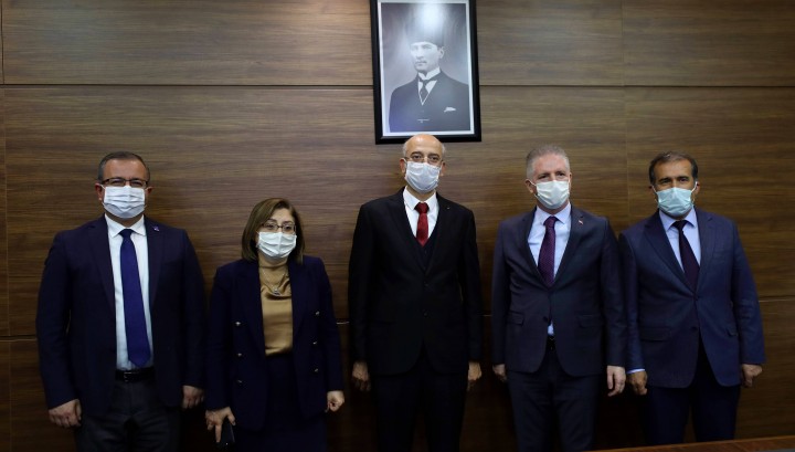 VALİ GÜL’DEN AYAKKABI LABORATUVARINA ÖVGÜ-5