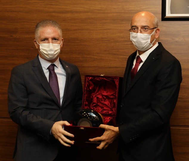 VALİ GÜL’DEN AYAKKABI LABORATUVARINA ÖVGÜ-6