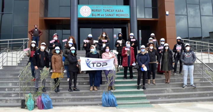 HAYATINI KAYBEDEN SAĞLIK ÇALIŞANLARI ANISINA FİDAN DİKİLDİ - (1)