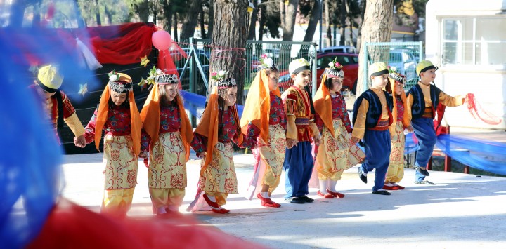GAÜN KREŞ VE ANAOKULU ÖĞRENCİLERİNİN MEZUNİYET SEVİNCİ-1