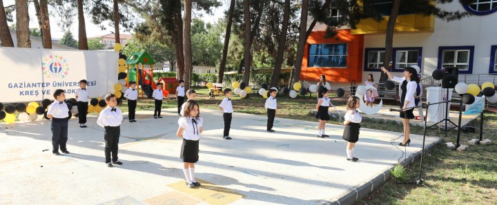 GAÜN KREŞ VE ANAOKULU ÖĞRENCİLERİNİN MEZUNİYET SEVİNCİ-2