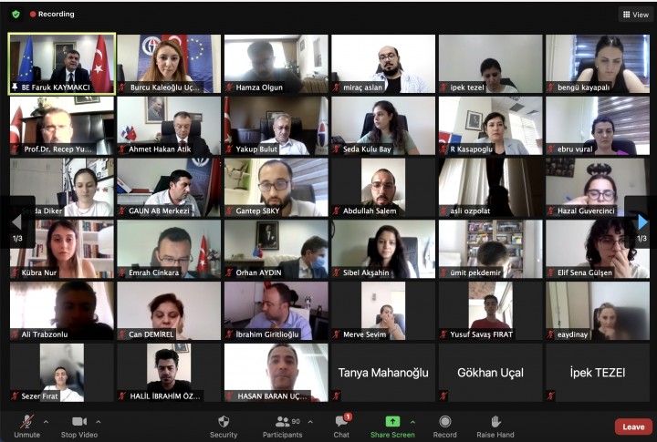 DIŞİŞLERİ BAKAN YARDIMCISI FARUK KAYMAKÇI ONLİNE ETKİNLİKTE GENÇLERLE BULUŞTU