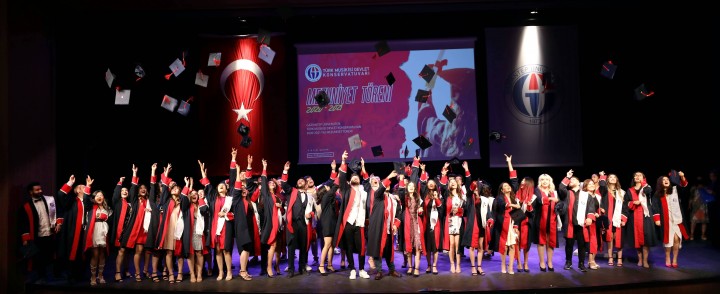 GAZİANTEP ÜNİVERSİTESİ TMDK ÖĞRENCİLERİNİN MEZUNİYET SEVİNCİ - (01)