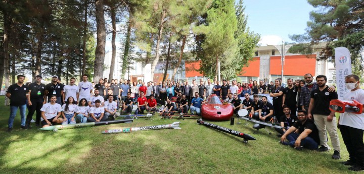 BAKAN YARDIMCISI KACIR’DAN TEKNOFEST’E KATILAN ÖĞRENCİLERE TEBRİK ZİYARETİ - (1)