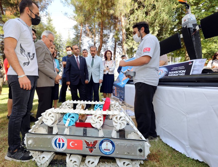 BAKAN YARDIMCISI KACIR’DAN TEKNOFEST’E KATILAN ÖĞRENCİLERE TEBRİK ZİYARETİ - (10)
