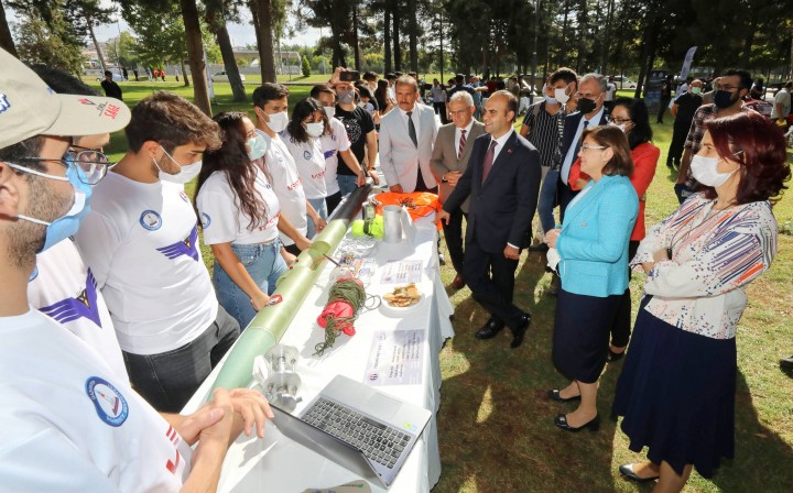 BAKAN YARDIMCISI KACIR’DAN TEKNOFEST’E KATILAN ÖĞRENCİLERE TEBRİK ZİYARETİ - (11)