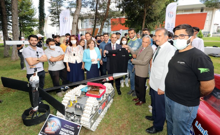 BAKAN YARDIMCISI KACIR’DAN TEKNOFEST’E KATILAN ÖĞRENCİLERE TEBRİK ZİYARETİ - (14)