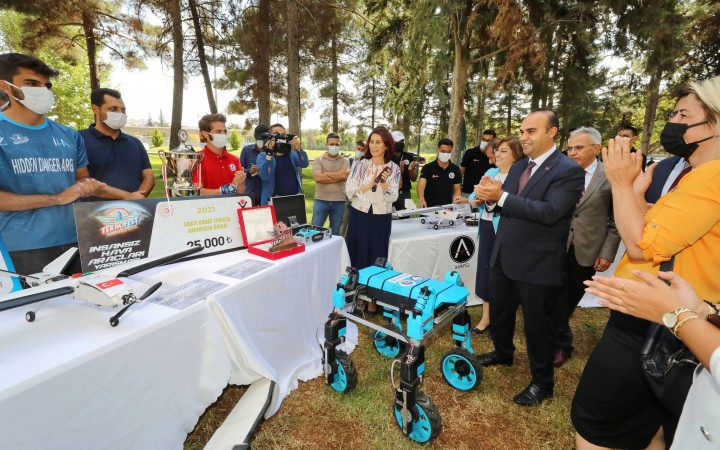 BAKAN YARDIMCISI KACIR’DAN TEKNOFEST’E KATILAN ÖĞRENCİLERE TEBRİK ZİYARETİ - (2)