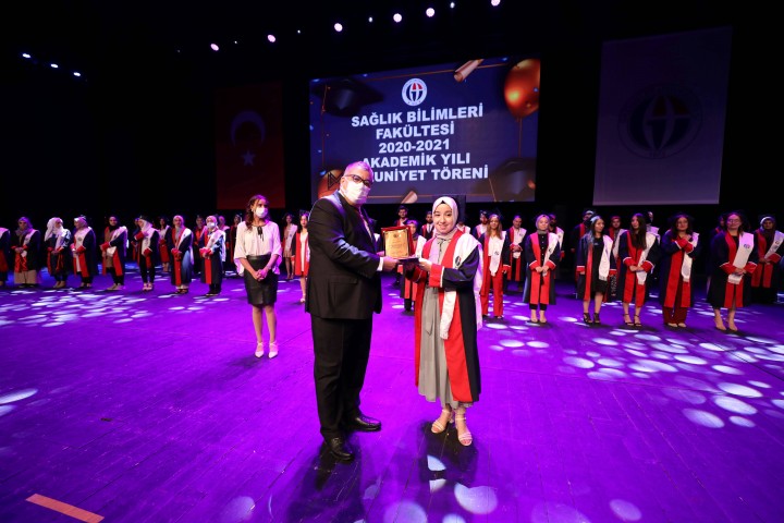 GAÜN SAĞLIK BİLİMLERİ FAKÜLTESİ MEZUNLARI TÖRENLE UĞURLANDI-3