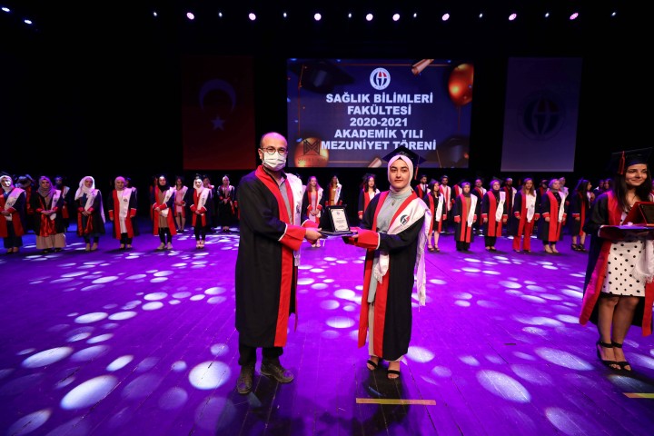 GAÜN SAĞLIK BİLİMLERİ FAKÜLTESİ MEZUNLARI TÖRENLE UĞURLANDI-4