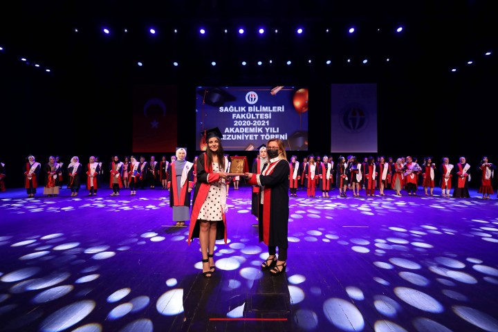GAÜN SAĞLIK BİLİMLERİ FAKÜLTESİ MEZUNLARI TÖRENLE UĞURLANDI-5