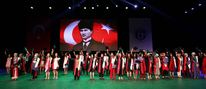 GAÜN SAĞLIK BİLİMLERİ FAKÜLTESİ MEZUNLARI TÖRENLE UĞURLANDI-6