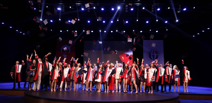 GAÜN’ÜN GENÇ DİŞ HEKİMLERİ TÖRENLE MEZUN OLDU-1