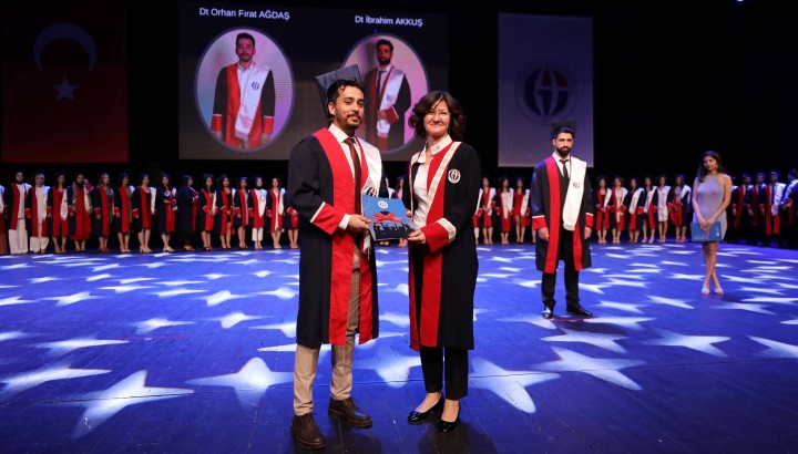 GAÜN’ÜN GENÇ DİŞ HEKİMLERİ TÖRENLE MEZUN OLDU-4